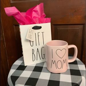 RAE DUNN I ❤️MOM mug